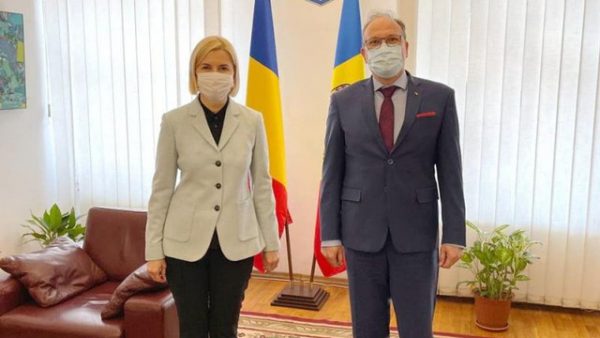 Bașcanul UTA Găgăuzia și ambasadorul României la Chișinău, discuții despre problemele legate de construcția noului bloc al liceului românesc din Comrat