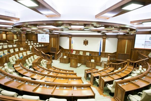 Parlamentul de la Chișinău a rectificat Bugetul de stat pentru a plăti datoriile către Gazprom