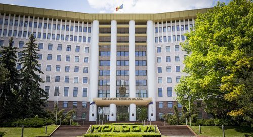 Ministrul Sănătății de la Chișinău rămâne în funcție. Moțiunea simplă de cenzură a picat
