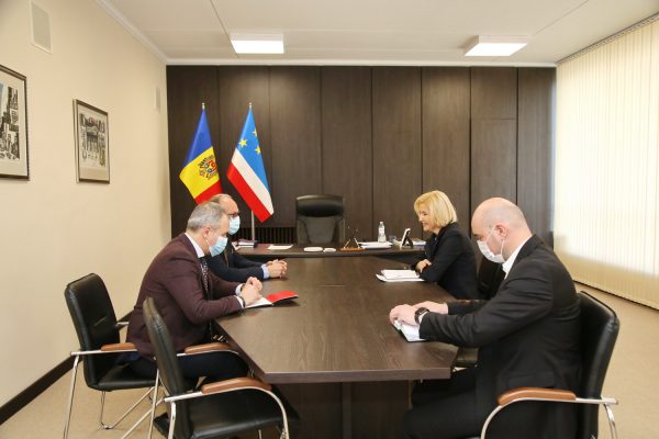 Bașcanul UTA Găgăuzia și ambasadorul României la Chișinău, discuții despre evoluția construcției noului bloc al liceului românesc din Comrat